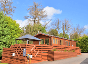 Lodges with hot tubs